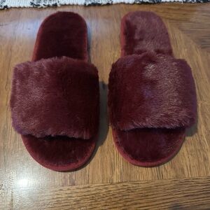 Plush Faux-Fur Slide Slippers - Burgundy